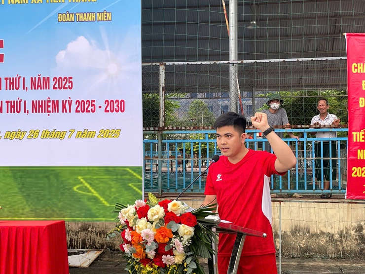 Tưng bừng khai mạc giải bóng đá thanh niên chào mừng Đại hội Đảng bộ xã Tiến Thắng lần thứ I- Ảnh 8.