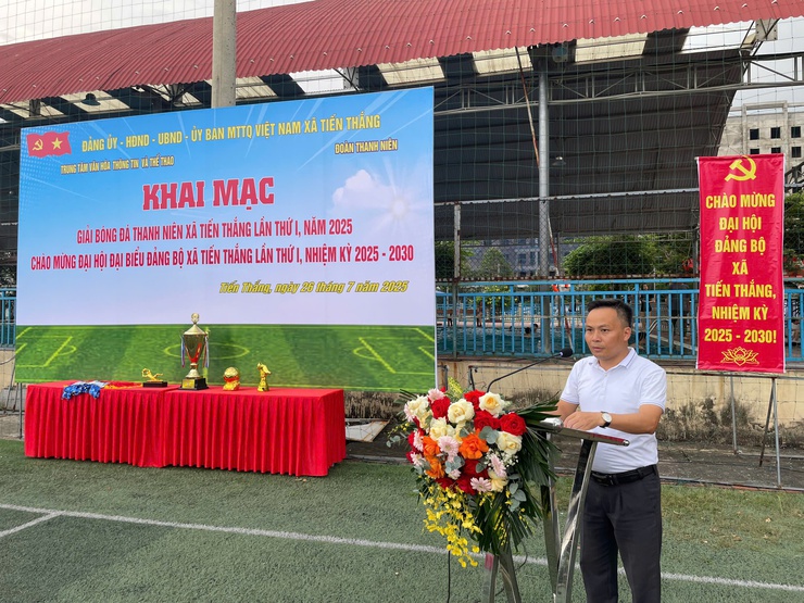 Tưng bừng khai mạc giải bóng đá thanh niên chào mừng Đại hội Đảng bộ xã Tiến Thắng lần thứ I- Ảnh 2.