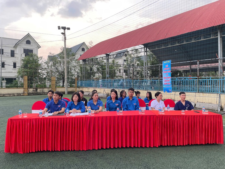 Tưng bừng khai mạc giải bóng đá thanh niên chào mừng Đại hội Đảng bộ xã Tiến Thắng lần thứ I- Ảnh 5.