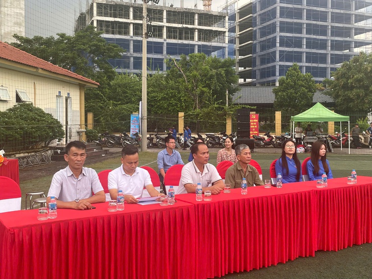 Tưng bừng khai mạc giải bóng đá thanh niên chào mừng Đại hội Đảng bộ xã Tiến Thắng lần thứ I- Ảnh 4.
