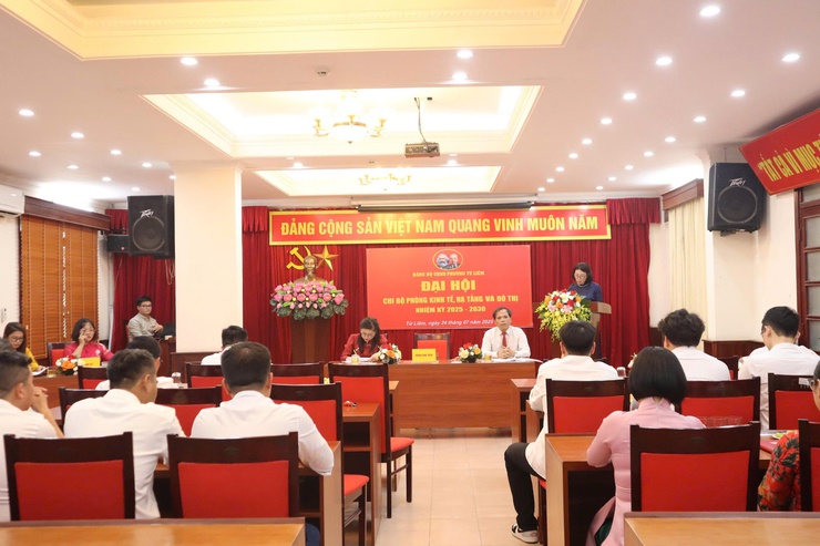 Đại hội Chi bộ Phòng Kinh tế, Hạ tầng và Đô thị phường Từ Liêm lần thứ I, nhiệm kỳ 2025 - 2030- Ảnh 1.