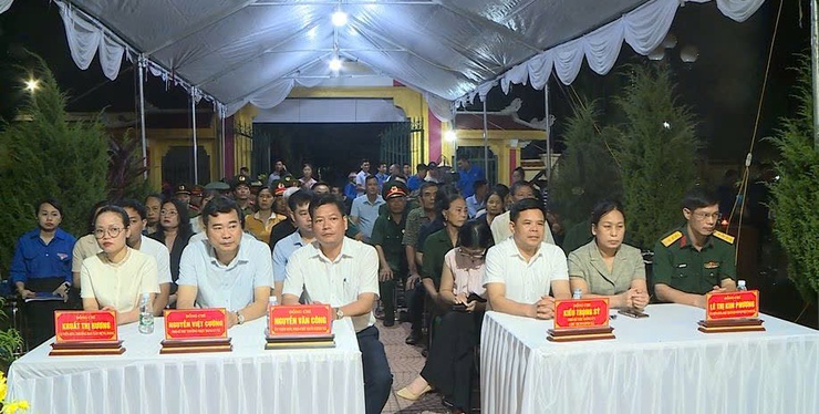 Xã Phúc Thọ tổ chức Lễ thắp nến tri ân các anh hùng liệt sỹ nhân dịp kỷ niệm 78 năm Ngày Thương binh – Liệt sỹ (27/7/1947-27/7/2025- Ảnh 1.