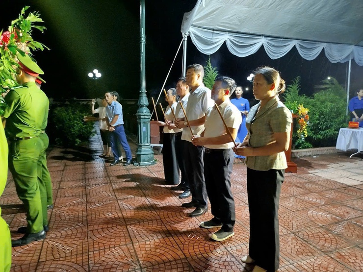 Xã Phúc Thọ tổ chức Lễ thắp nến tri ân các anh hùng liệt sỹ nhân dịp kỷ niệm 78 năm Ngày Thương binh – Liệt sỹ (27/7/1947-27/7/2025- Ảnh 4.