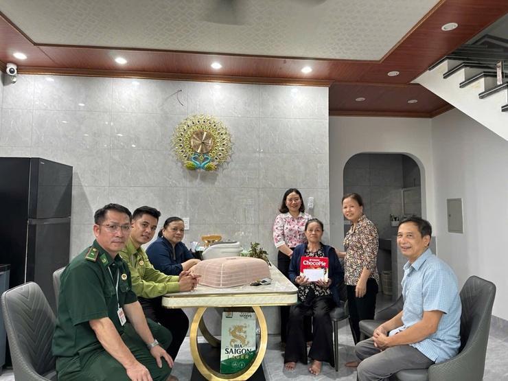 Hội Cựu chiến binh xã Vĩnh Thanh phối hợp với các nhà hảo tâm thăm, tặng quà các gia đình chính sách

- Ảnh 8.