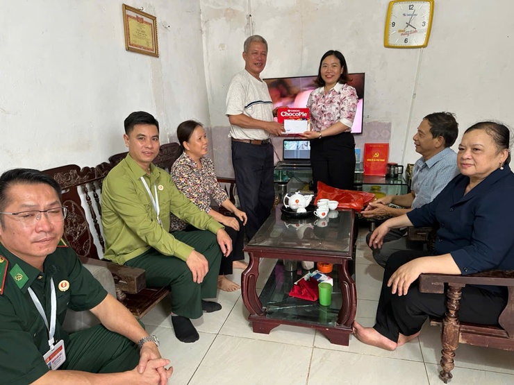 Hội Cựu chiến binh xã Vĩnh Thanh phối hợp với các nhà hảo tâm thăm, tặng quà các gia đình chính sách

- Ảnh 9.