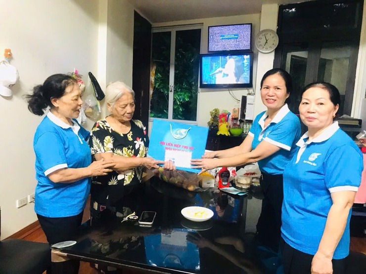 Hội Liên hiệp Phụ nữ Phường Yên Sở tổ chức các hoạt động kỷ niệm 78 năm ngày Thương binh Liệt sỹ- Ảnh 2.
