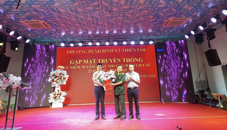 Tổ Thương - Bệnh binh xã Thiên Lộc gặp mặt truyền thống nhân kỷ niệm 78 năm Ngày Thương binh - Liệt sĩ (27/7/1947 – 27/7/2025)
- Ảnh 2.