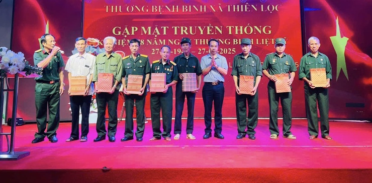 Tổ Thương - Bệnh binh xã Thiên Lộc gặp mặt truyền thống nhân kỷ niệm 78 năm Ngày Thương binh - Liệt sĩ (27/7/1947 – 27/7/2025)
- Ảnh 5.