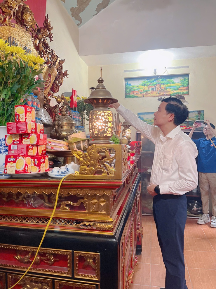 Phường Tương Mai tổ chức lễ dâng hương, đặt vòng hoa tưởng nhớ các anh hùng liệt sĩ nhân kỷ niệm 78 năm ngày Thương binh liệt sỹ (27/7/1947-27/7/2025) - Ảnh 13.