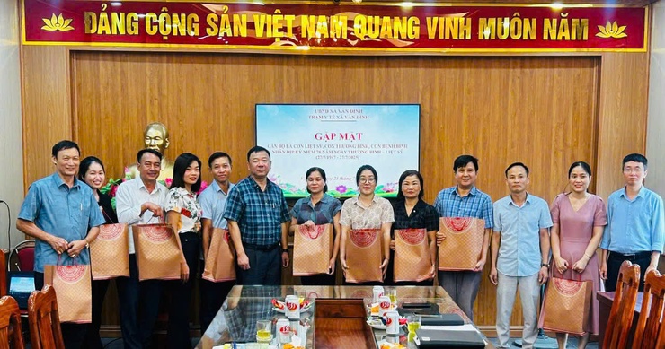 Xã Vân Đình, 410 người có công, gia đình chính sách được thăm khám sức khỏe nhân kỷ niệm 78 năm Ngày Thương binh - Liệt sỹ (27/7/1947-27/7/2025)- Ảnh 6.