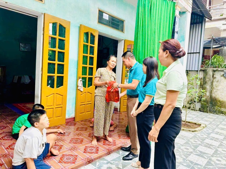 Hội Nông dân xã Vân Đình thăm hỏi, tặng quà các gia đình chính sách- Ảnh 3.