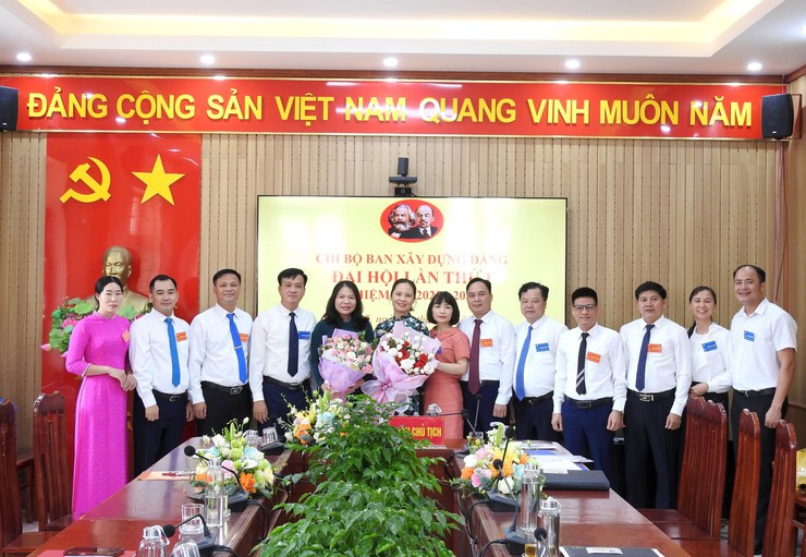 CÁC CHI BỘ TRỰC THUỘC ĐẢNG BỘ CÁC CƠ QUAN ĐẢNG XÃ TRUNG GIÃ: TỔ CHỨC ĐẠI HỘI VỚI 2 NỘI DUNG TRỌNG TÂM- Ảnh 1.