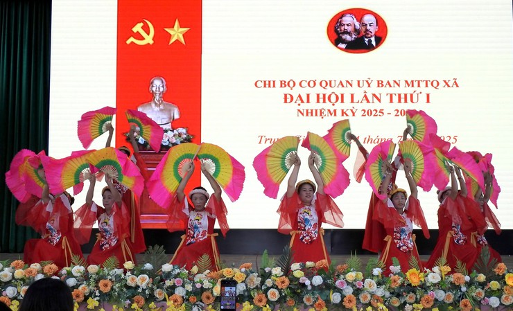 CHI BỘ CƠ QUAN MTTQ XÃ TRUNG GIÃ TỔ CHỨC ĐẠI HỘI NHIỆM KỲ 2025-2030- Ảnh 4.