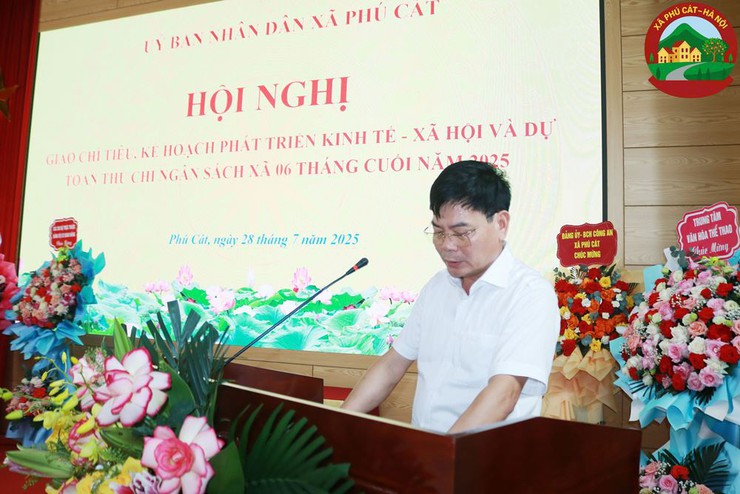 UBND xã Phú Cát tổ chức Hội nghị giao chỉ tiêu, kế hoạch phát triển kinh tế - xã hội và dự toán ngân sách năm 2025- Ảnh 2.