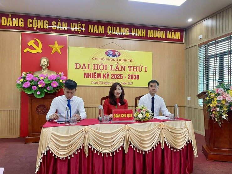 CHI BỘ PHÒNG KINH TẾ XÃ TRUNG GIÃ TỔ CHỨC ĐẠI HỘI NHIỆM KỲ 2025-2030- Ảnh 2.