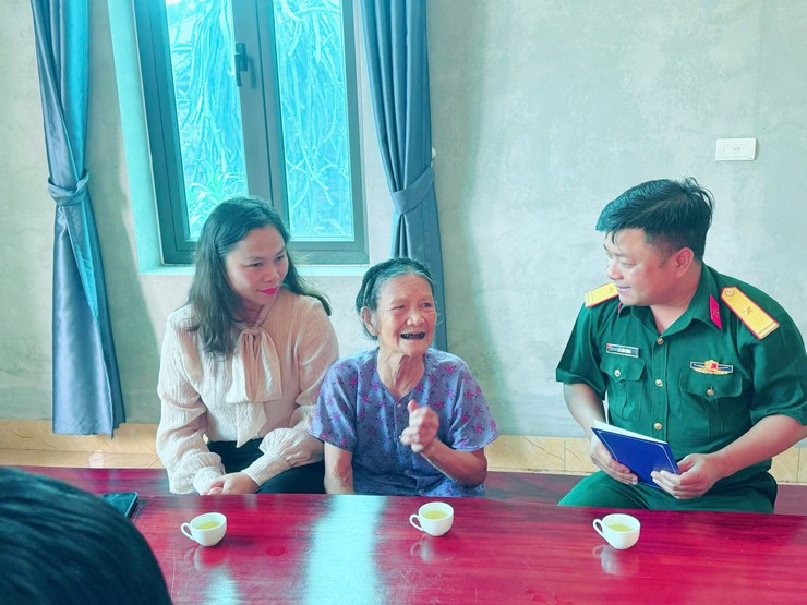 XÃ TRUNG GIÃ PHỐI HỢP VỚI TIỂU ĐOÀN CÔNG BINH THĂM, TẶNG QUÀ NGƯỜI CÓ CÔNG NHÂN KỶ NIỆM 78 NĂM NGÀY THƯƠNG BINH - LIỆT SĨ- Ảnh 3.
