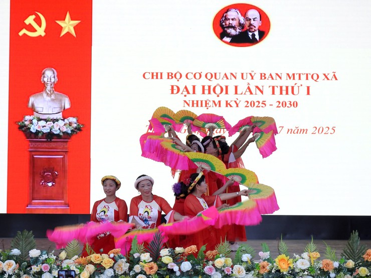 CHI BỘ CƠ QUAN MTTQ XÃ TRUNG GIÃ TỔ CHỨC ĐẠI HỘI NHIỆM KỲ 2025-2030- Ảnh 3.