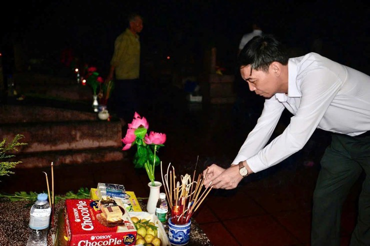 UBND xã Liên Minh thắp nến tri ân tưởng nhớ các Anh hùng liệt sĩ- Ảnh 3.