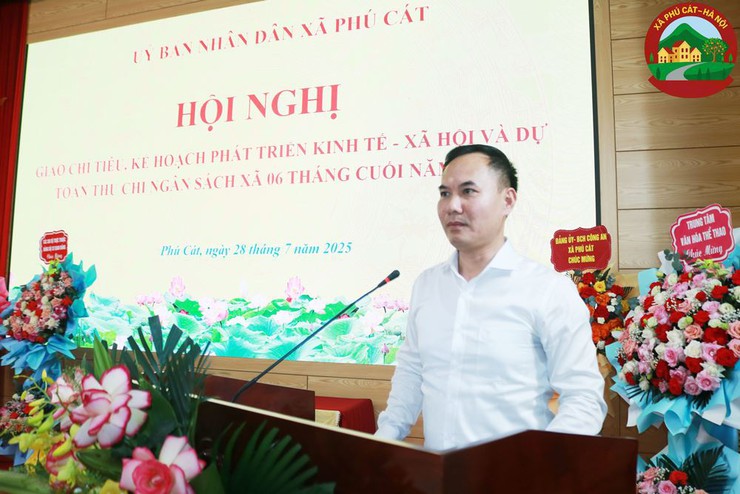 UBND xã Phú Cát tổ chức Hội nghị giao chỉ tiêu, kế hoạch phát triển kinh tế - xã hội và dự toán ngân sách năm 2025- Ảnh 3.