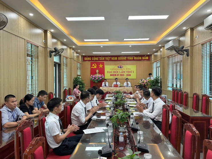 ĐẠI HỘI CHI BỘ BAN QUẢN LÝ DỰ ÁN ĐẦU TƯ - HẠ TẦNG XÃ TRUNG GIÃ LẦN THỨ I, NHIỆM KỲ 2025 – 2030 - Ảnh 2.