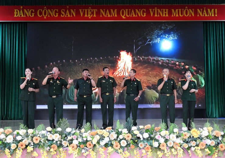 CHI BỘ CƠ QUAN MTTQ XÃ TRUNG GIÃ TỔ CHỨC ĐẠI HỘI NHIỆM KỲ 2025-2030- Ảnh 5.