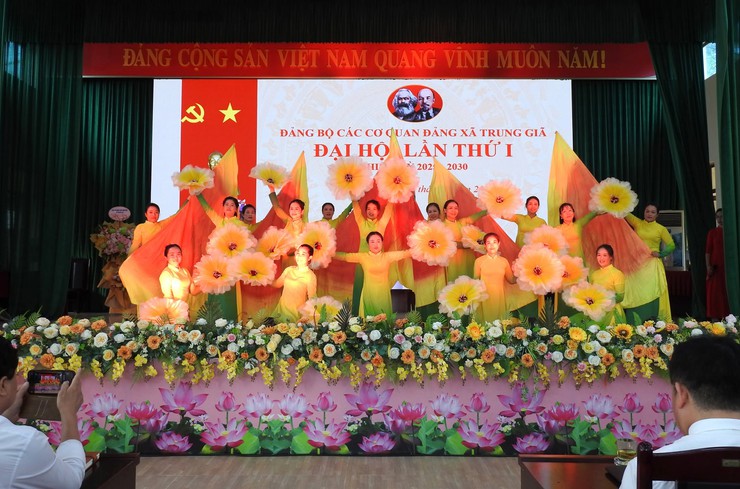 44 ĐẢNG VIÊN THAM DỰ ĐẠI HỘI ĐẢNG BỘ CÁC CƠ QUAN ĐẢNG XÃ TRUNG GIÃ LẦN THỨ I, NHIỆM KỲ 2025-2030- Ảnh 3.