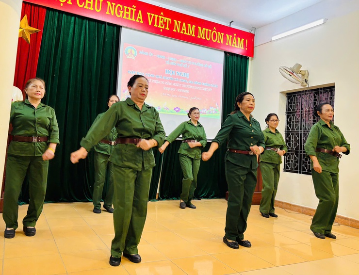 Hội phụ nữ phường Bồ Đề với truyền thống "Uống nước nhớ nguồn- Ảnh 2.