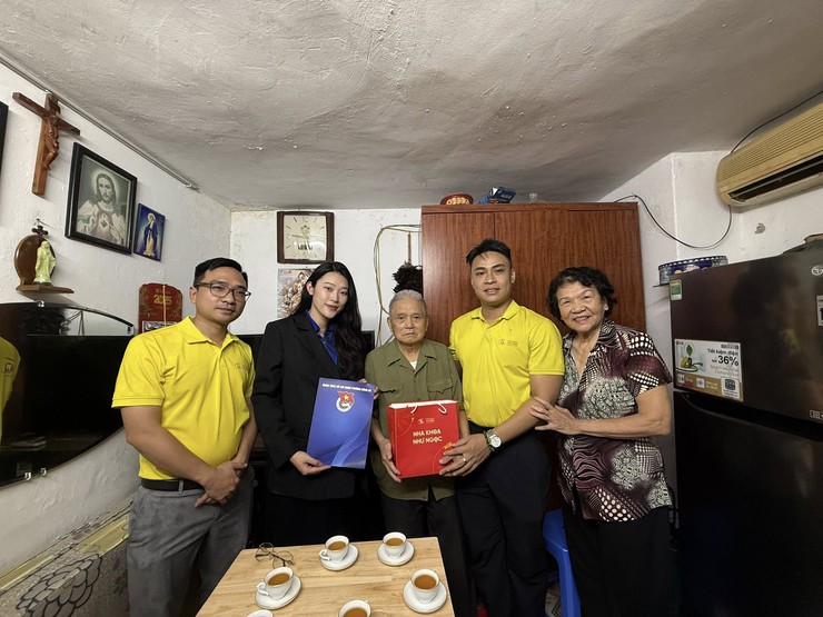 Nhiều phần quà tri ân của tuổi trẻ phường Đống Đa dành tặng các thương bệnh binh, Cựu TNXP có hoàn cảnh khó khăn trên địa bàn- Ảnh 7.