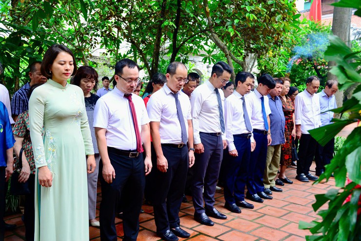 Phường Hoàn Kiếm dâng hương kỷ niệm 78 năm ngày Thương binh liệt sĩ (27/7/1947 – 27/7/2025)- Ảnh 18.