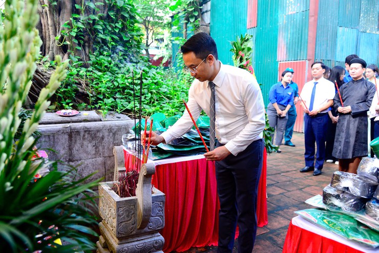 Phường Hoàn Kiếm dâng hương kỷ niệm 78 năm ngày Thương binh liệt sĩ (27/7/1947 – 27/7/2025)- Ảnh 17.
