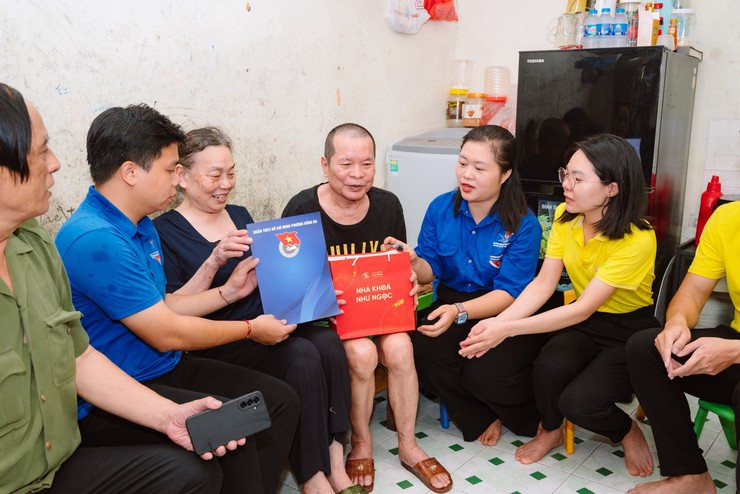 Nhiều phần quà tri ân của tuổi trẻ phường Đống Đa dành tặng các thương bệnh binh, Cựu TNXP có hoàn cảnh khó khăn trên địa bàn- Ảnh 3.