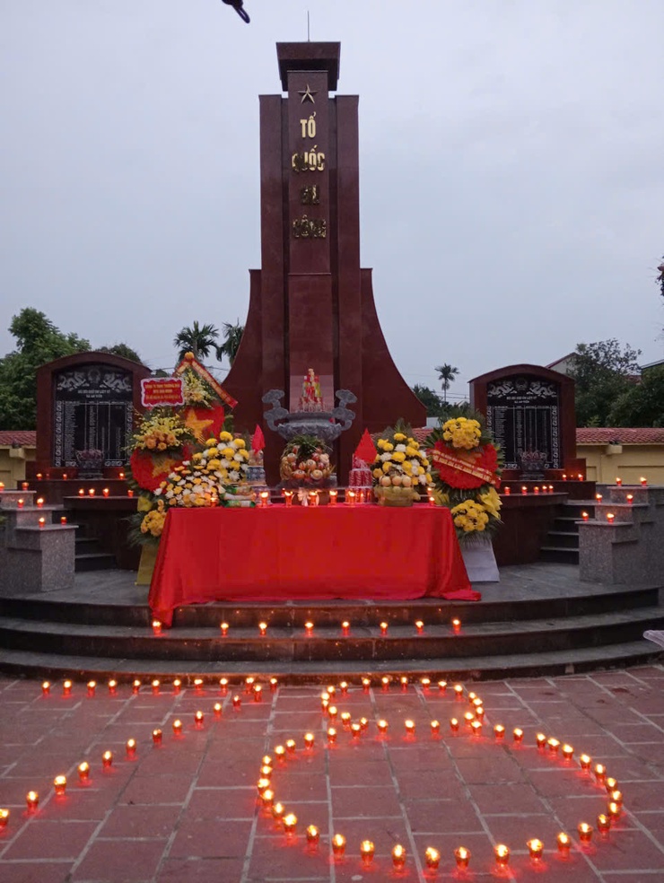 Xã Hương Sơn; thắp nến tri ân tưởng nhớ các Anh hùng liệt sĩ- Ảnh 11.