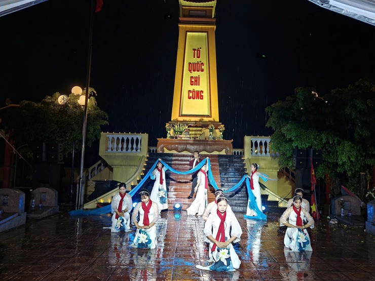Chuyên Mỹ trang nghiêm, thành kính thắp sáng ngọn lửa tri ân 27/7- Ảnh 2.