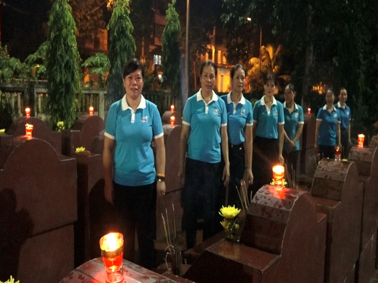 Xã Hương Sơn; thắp nến tri ân tưởng nhớ các Anh hùng liệt sĩ- Ảnh 12.