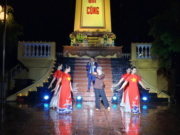 Chuyên Mỹ trang nghiêm, thành kính thắp sáng ngọn lửa tri ân 27/7- Ảnh 1.