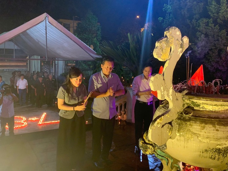 Xã Hương Sơn; thắp nến tri ân tưởng nhớ các Anh hùng liệt sĩ- Ảnh 2.