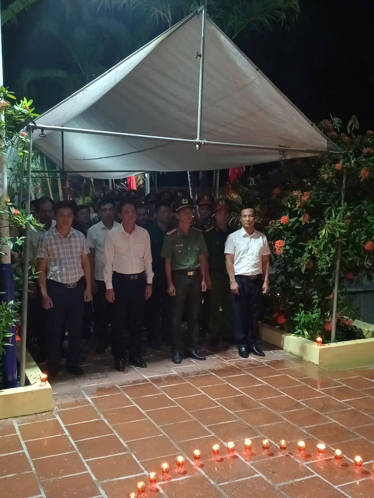 Xã Hương Sơn; thắp nến tri ân tưởng nhớ các Anh hùng liệt sĩ- Ảnh 5.