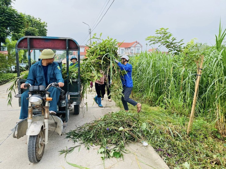 Đồng loạt ra quân tổng vệ sinh môi trường chào mừng Đại hội Đảng bộ xã Minh Châu lần thứ I- Ảnh 2.