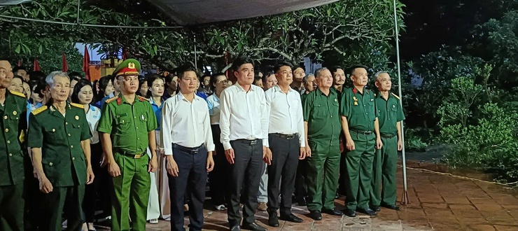 Xã Hương Sơn; thắp nến tri ân tưởng nhớ các Anh hùng liệt sĩ- Ảnh 6.