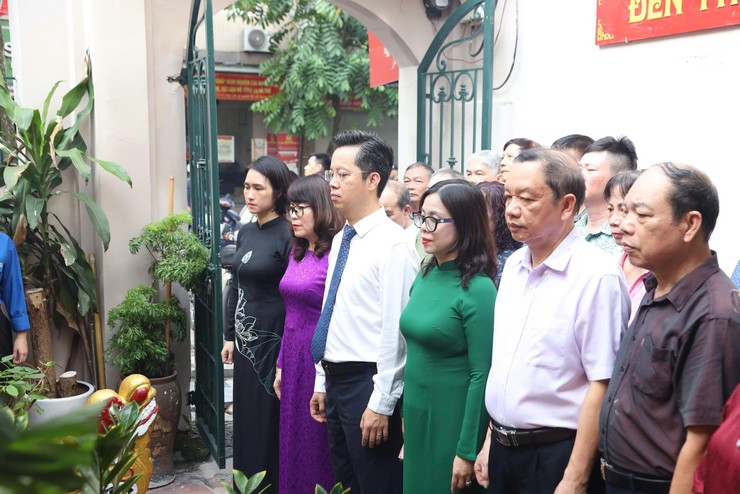 Phường Hoàn Kiếm dâng hương kỷ niệm 78 năm ngày Thương binh liệt sĩ (27/7/1947 – 27/7/2025)- Ảnh 13.