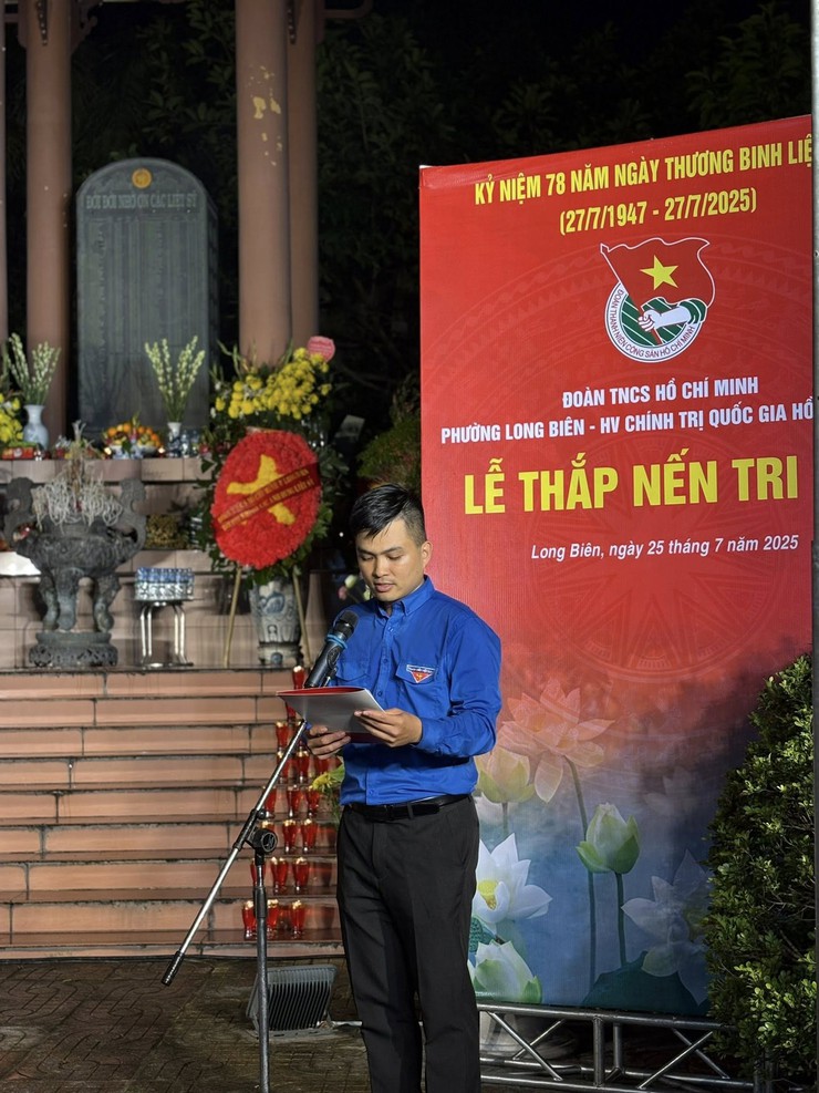 Tuổi trẻ Long Biên thắp nến tri ân- khắc ghi công ơn người đi trước - Ảnh 4.