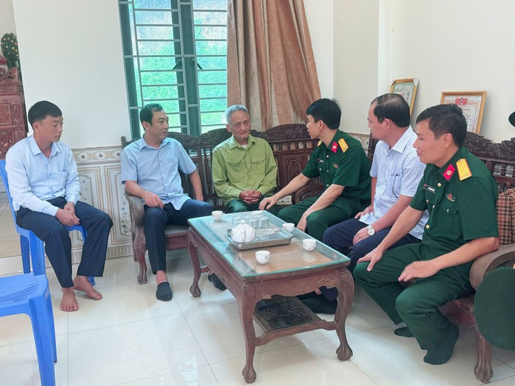 UBND XÃ TRUNG GIÃ VÀ LỮ ĐOÀN 86 THĂM, TẶNG QUÀ NGƯỜI CÓ CÔNG NHÂN KỶ NIỆM 78 NĂM NGÀY THƯƠNG BINH - LIỆT SĨ- Ảnh 7.