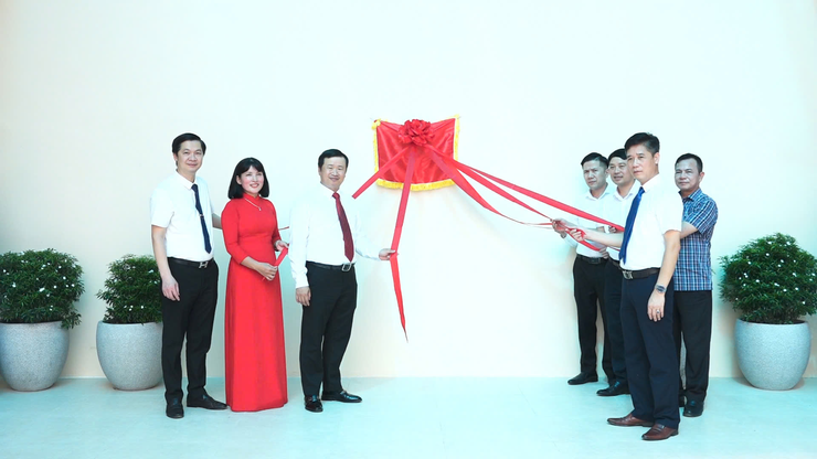 Lễ gắn biển công trình Trường mầm non Xuân Dương - Công trình chào mừng Đại hội Đảng bộ xã Dân Hòa lần thứ I, nhiệm kỳ 2025-2030- Ảnh 1.