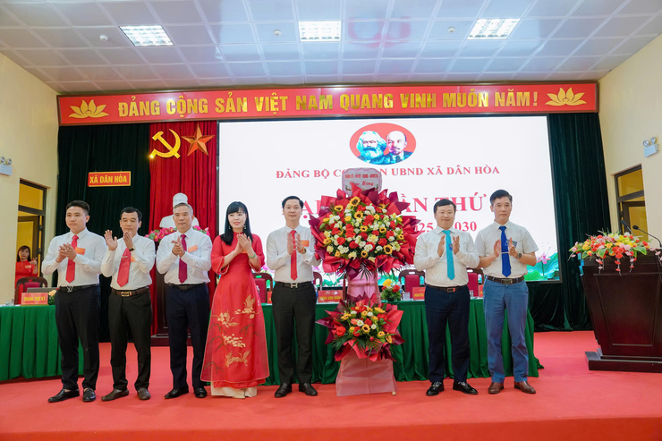 ĐẠI HỘI ĐẢNG BỘ CƠ QUAN UBND XÃ DÂN HÒA LẦN THỨ NHẤT, NHIỆM KỲ 2025–2030: ĐOÀN KẾT – ĐỔI MỚI – PHÁT TRIỂN BỀN VỮNG- Ảnh 2.