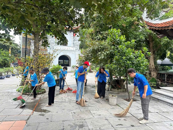 Mặt trận Tổ quốc và các đoàn thể phường Hai Bà Trưng tổ chức nhiều hoạt động ý nghĩa nhân kỷ niệm 78 năm Ngày Thương binh - Liệt sĩ- Ảnh 1.