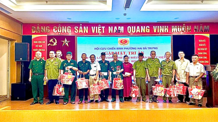Mặt trận Tổ quốc và các đoàn thể phường Hai Bà Trưng tổ chức nhiều hoạt động ý nghĩa nhân kỷ niệm 78 năm Ngày Thương binh - Liệt sĩ- Ảnh 2.