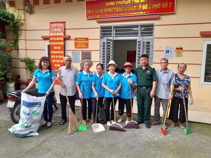 UỶ BAN MTTQ VIỆT NAM VÀ CÁC TỔ CHỨC CHÍNH TRỊ XÃ HỘI PHƯỜNG HAI BÀ TRƯNG TIẾP TỤC RA QUÂN THỰC HIỆN "NGÀY CUỐI TUẦN XANH”- Ảnh 3.