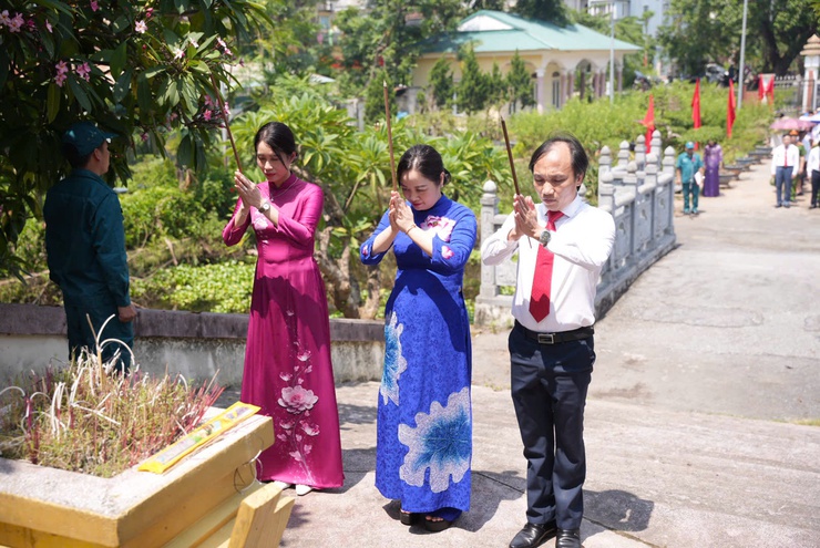 Xã Vân Đình trang trọng tổ chức phiên thứ nhất Đại hội đại biểu Đảng bộ xã nhiệm kỳ 2025 - 2030- Ảnh 1.