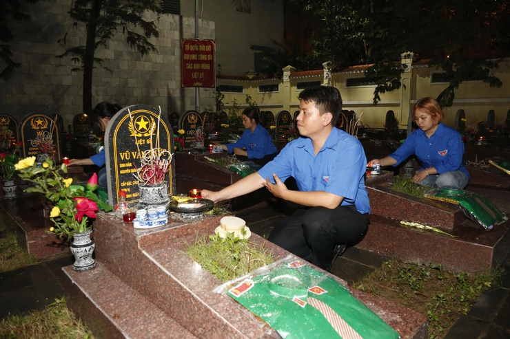 Tuổi trẻ Hà Đông thắp nến tri ân- tiếp lửa truyền thống- Ảnh 8.