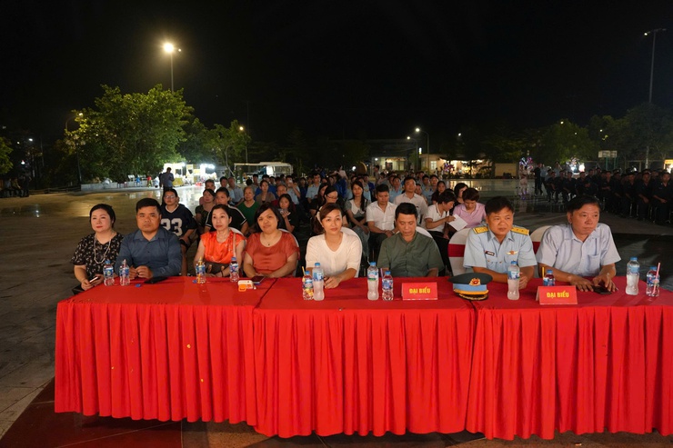 Chương trình nghệ thuật "Bài ca không quên" tri ân các anh hùng liệt sĩ, thương bệnh binh- Ảnh 3.